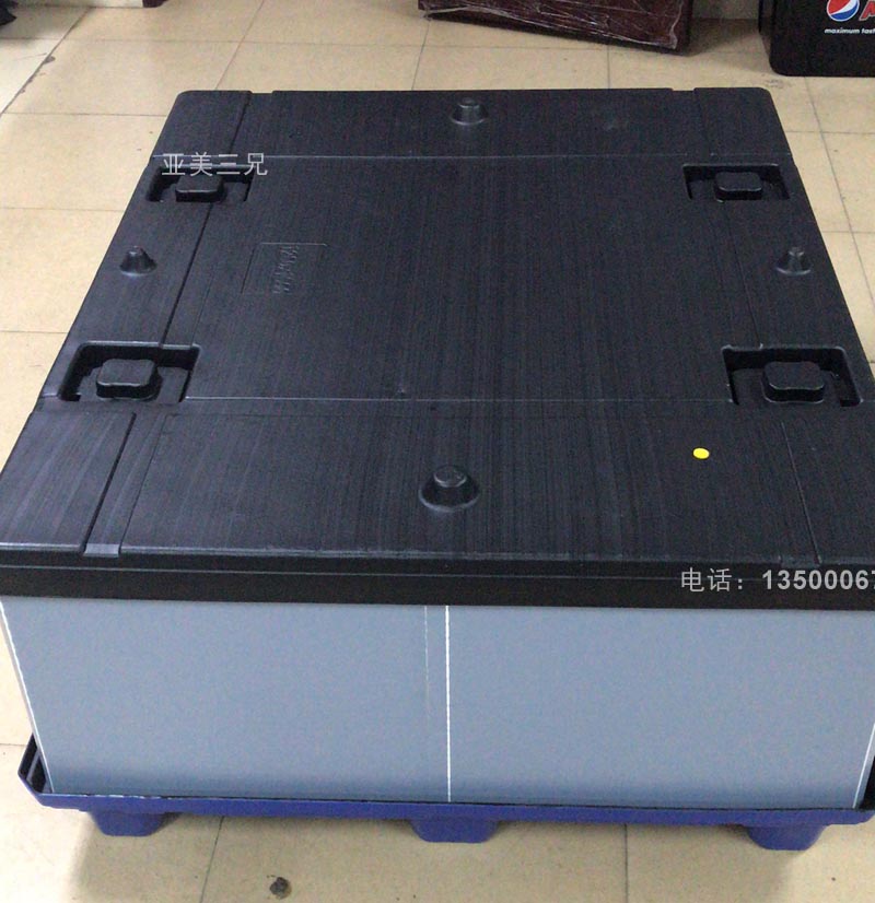 <b>吸塑圍板箱</b>